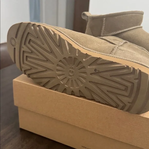 Classic Ultra Mini Ugg - Picture 7 of 9